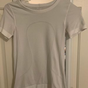 Lululemon women’s top!